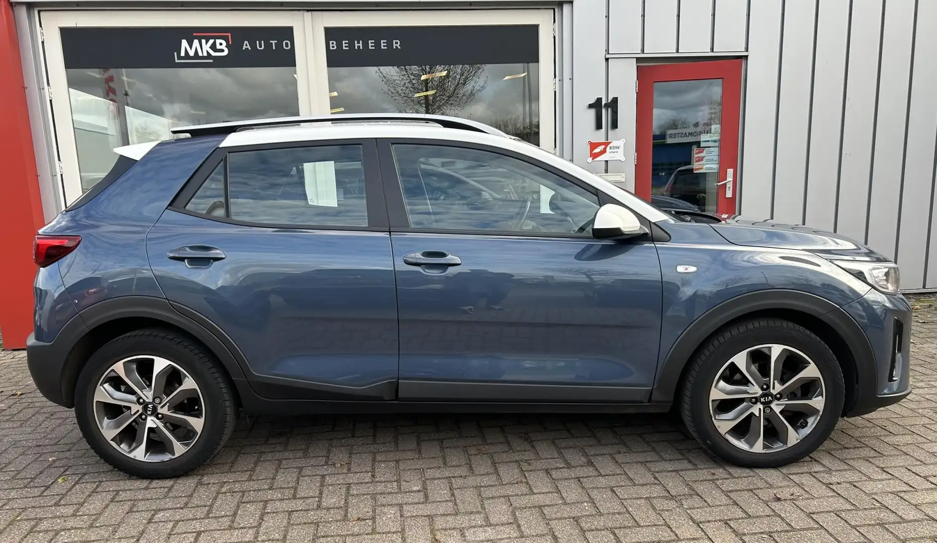 Kia Stonic 1.0 T-GDi DynamicLine Bleu - 2