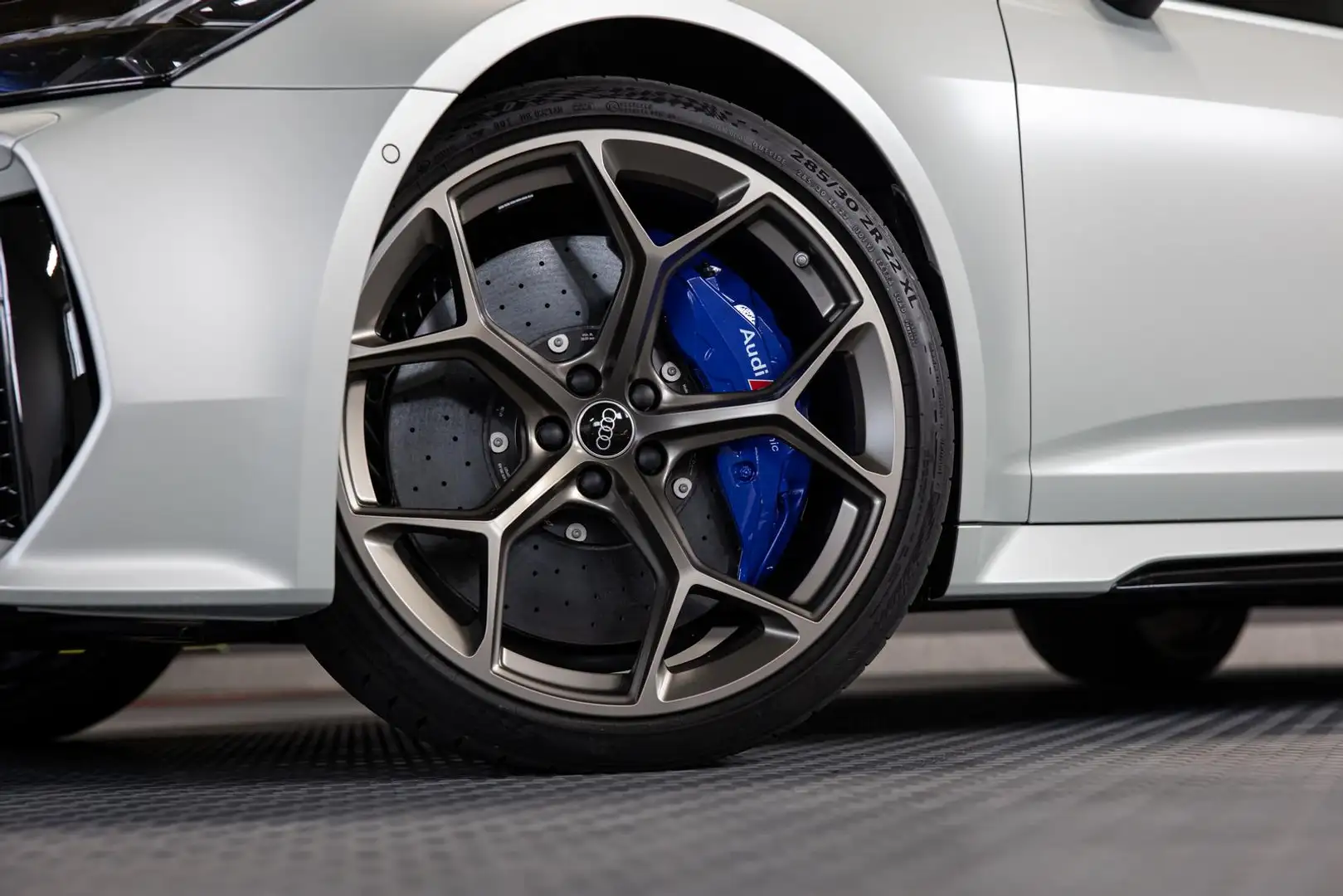 Audi RS6 4.0 TFSI quattro performance STHZ DYNAMIK+ Silber - 2