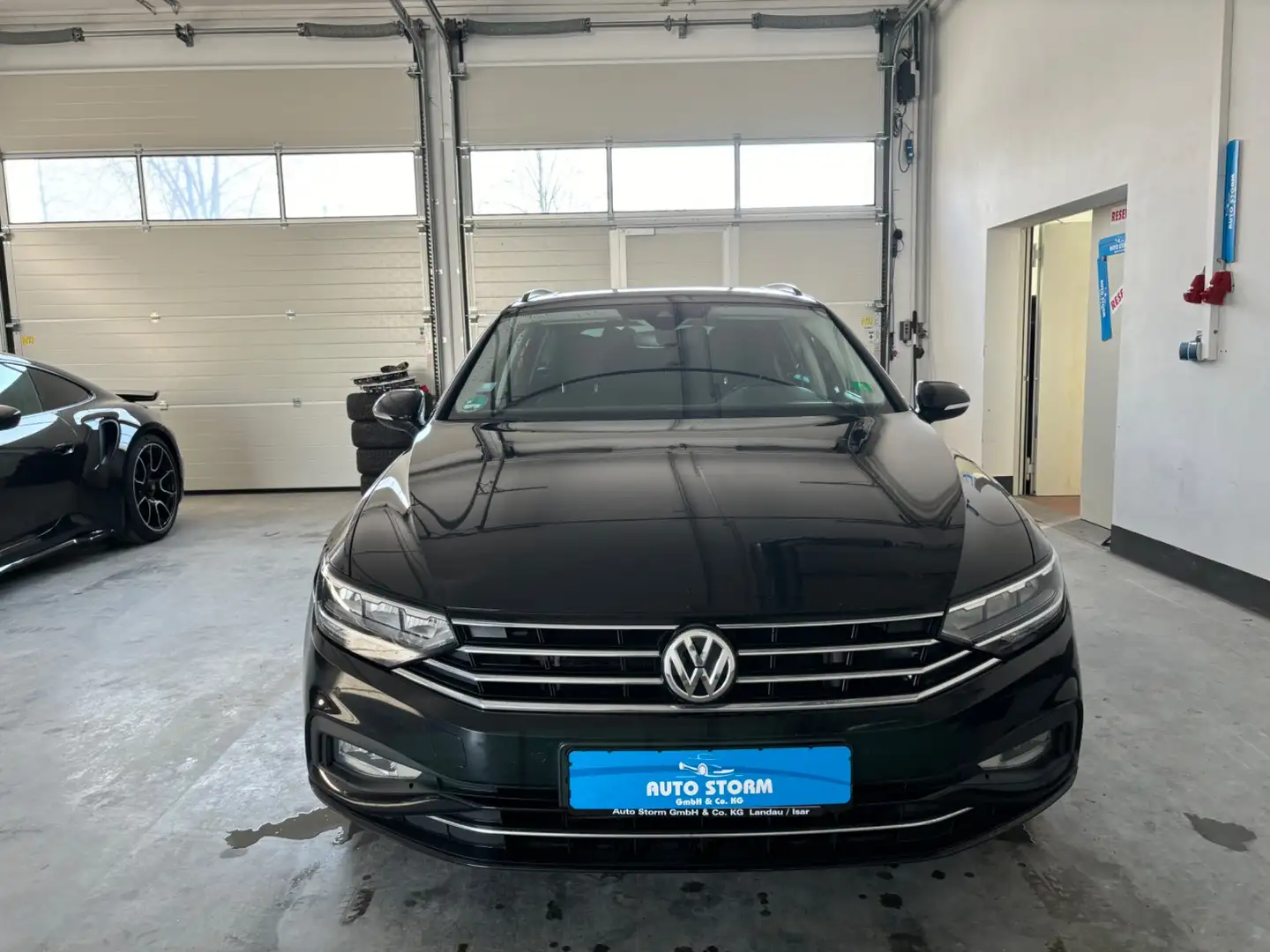 Volkswagen Passat Variant 2.0 TDI Business*LED*ACC*Kamera*AHK* ACC Massage Zwart - 2