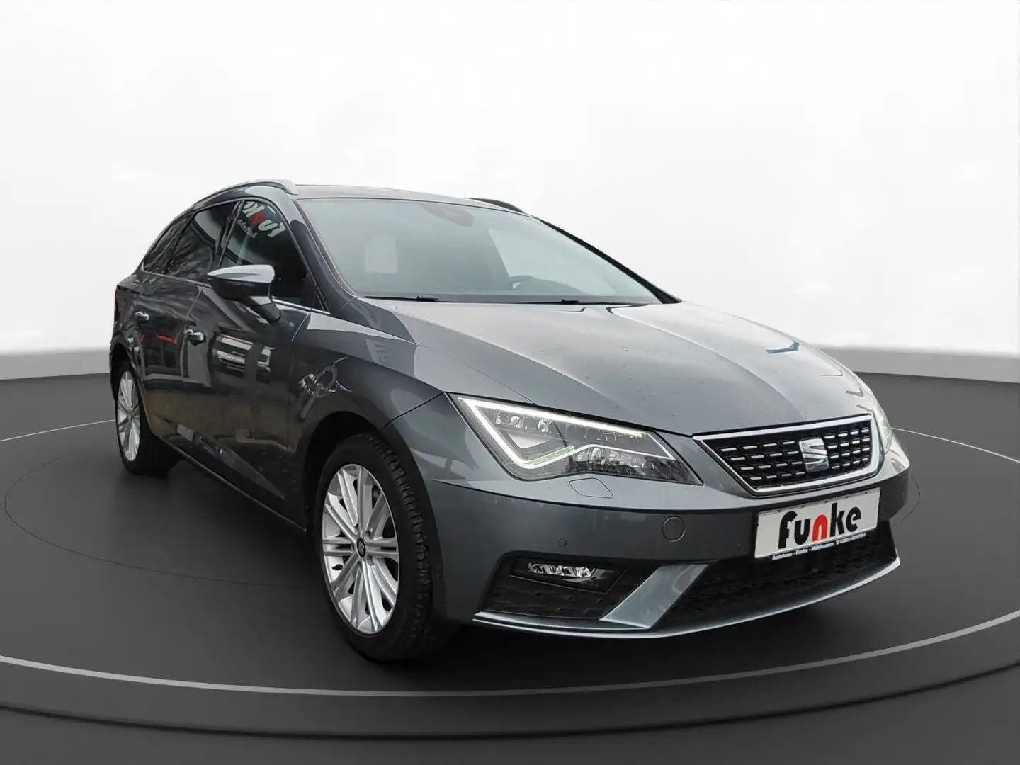 SEAT Leon ST 1.8 TSI DSG Xcellence **AHK**NAVI**LED** Gris - 2