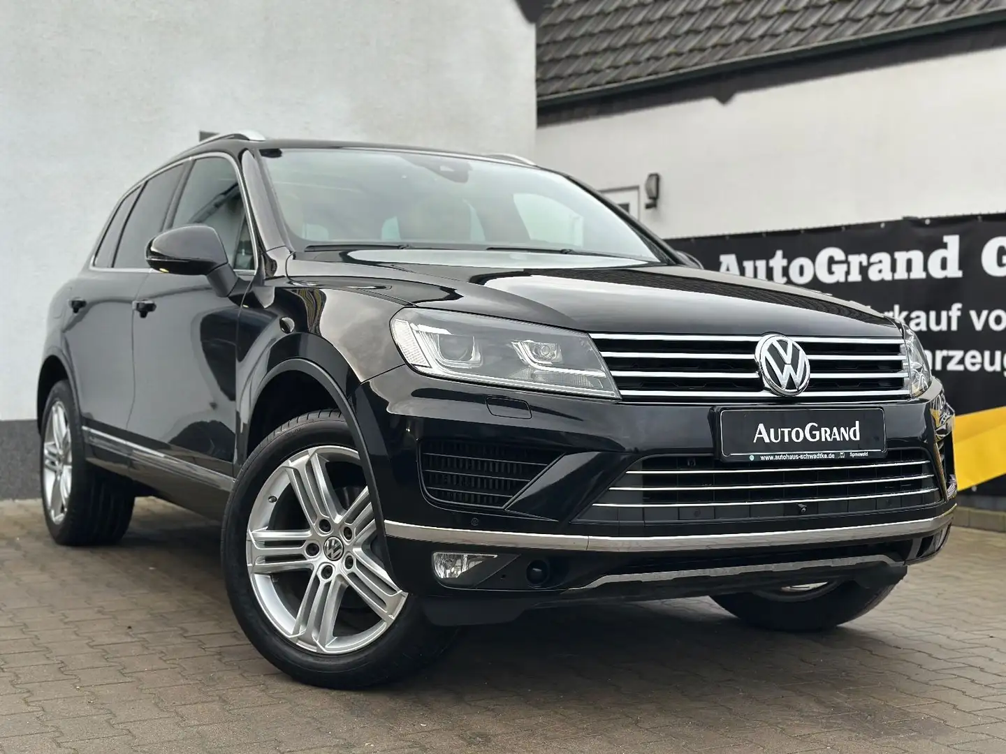 Volkswagen Touareg Exclusive*1HAND*LUFT*KEY*PANO*360`*AHK*ASIST Schwarz - 1