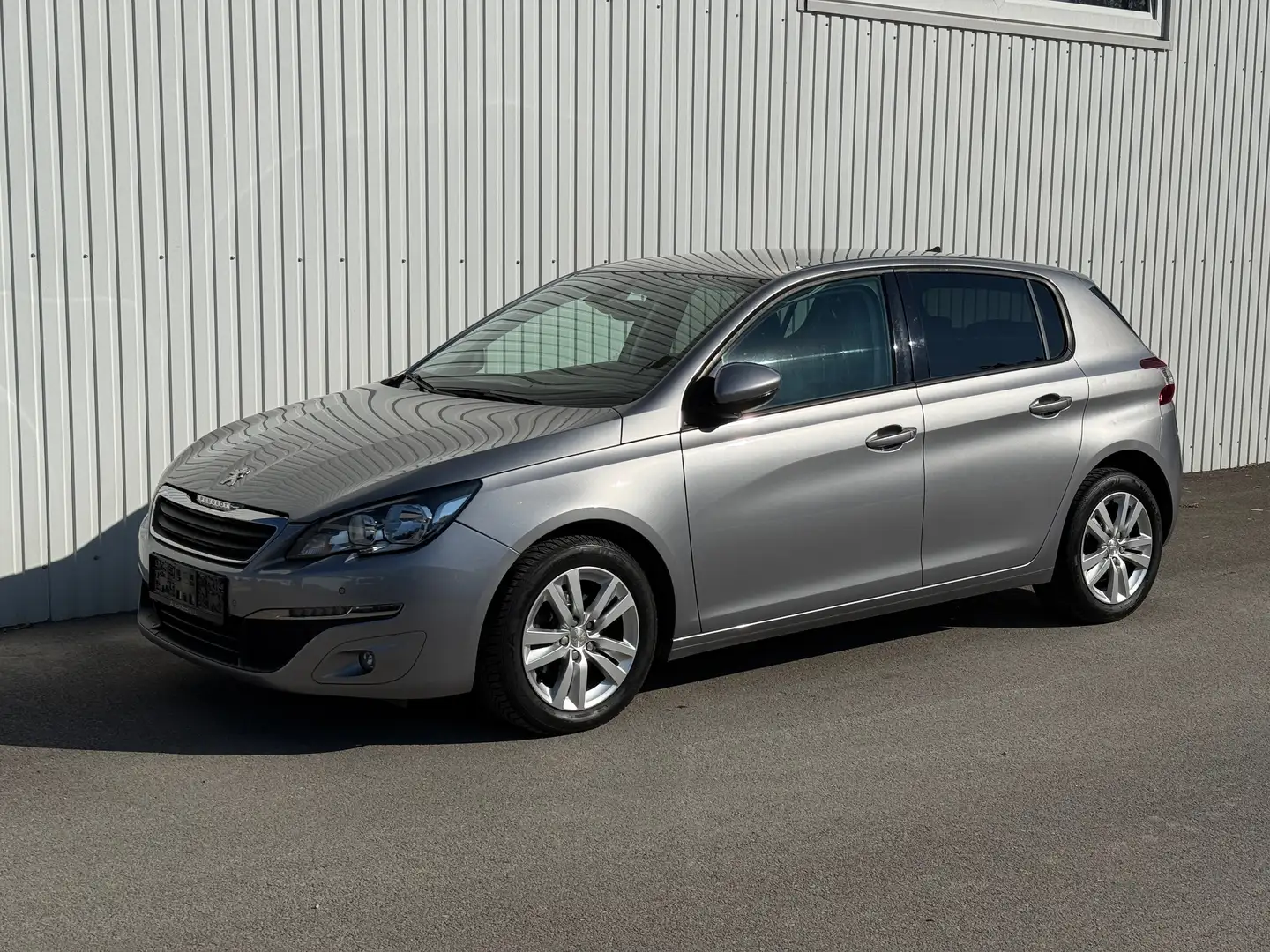 Peugeot 308 Active Grau - 1