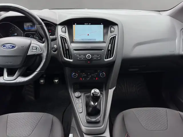 Ford Focus view 11