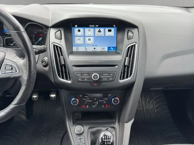 Ford Focus view 12