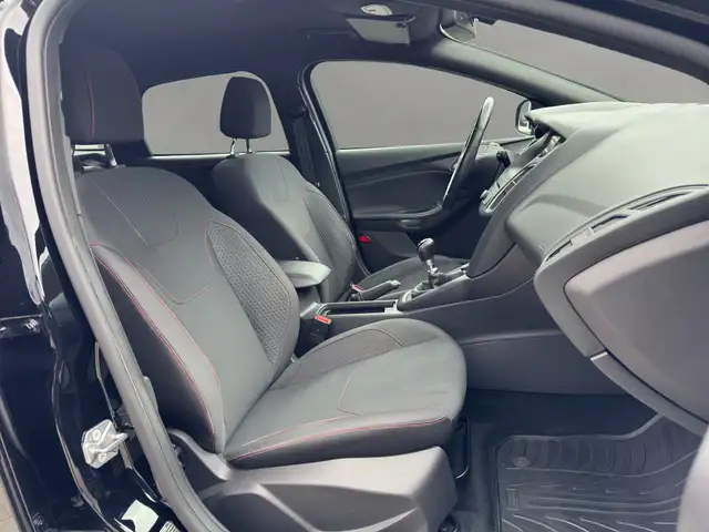 Ford Focus view 8