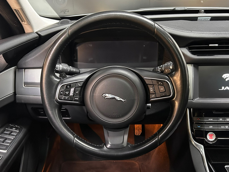 Jaguar XF Prestige PANO+VIRTU+LEDER+NAVI+SHZ+KAMER+19 — photo 15