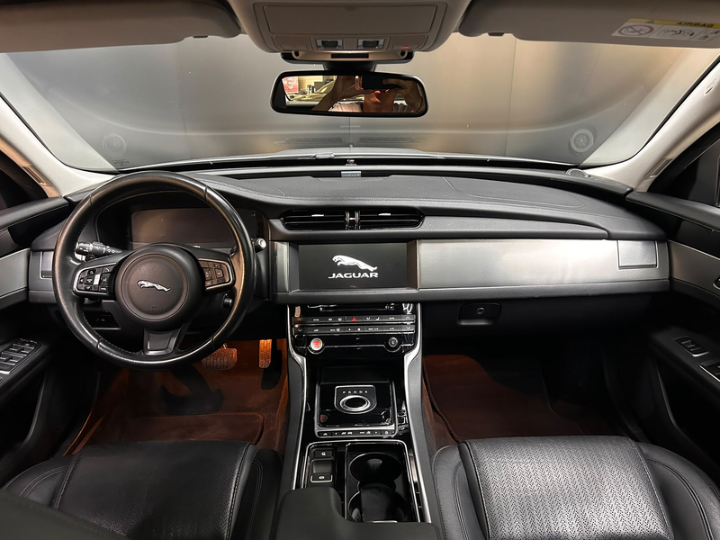 Jaguar XF Prestige PANO+VIRTU+LEDER+NAVI+SHZ+KAMER+19 — photo 13