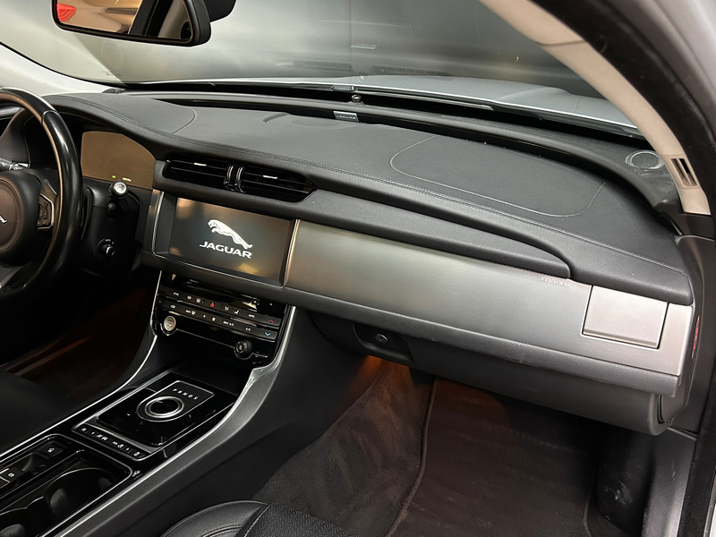 Jaguar XF Prestige PANO+VIRTU+LEDER+NAVI+SHZ+KAMER+19 — photo 14