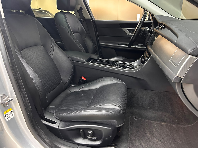 Jaguar XF Prestige PANO+VIRTU+LEDER+NAVI+SHZ+KAMER+19 — photo 9