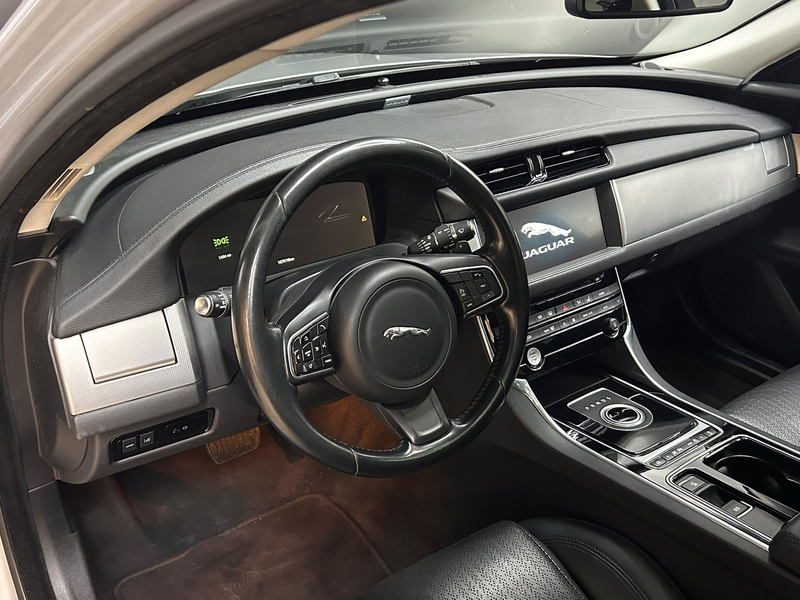 Jaguar XF Prestige PANO+VIRTU+LEDER+NAVI+SHZ+KAMER+19 — photo 12
