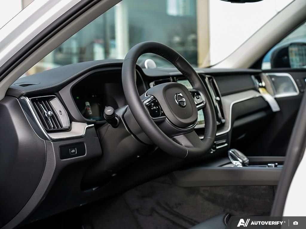 2025 Volvo XC60 Ultra DEMO Bowers & Wilkins Ultra Low Mileage thumb 11