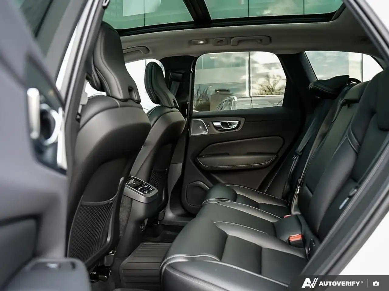 Volvo XC60 снимка Volvo XC60