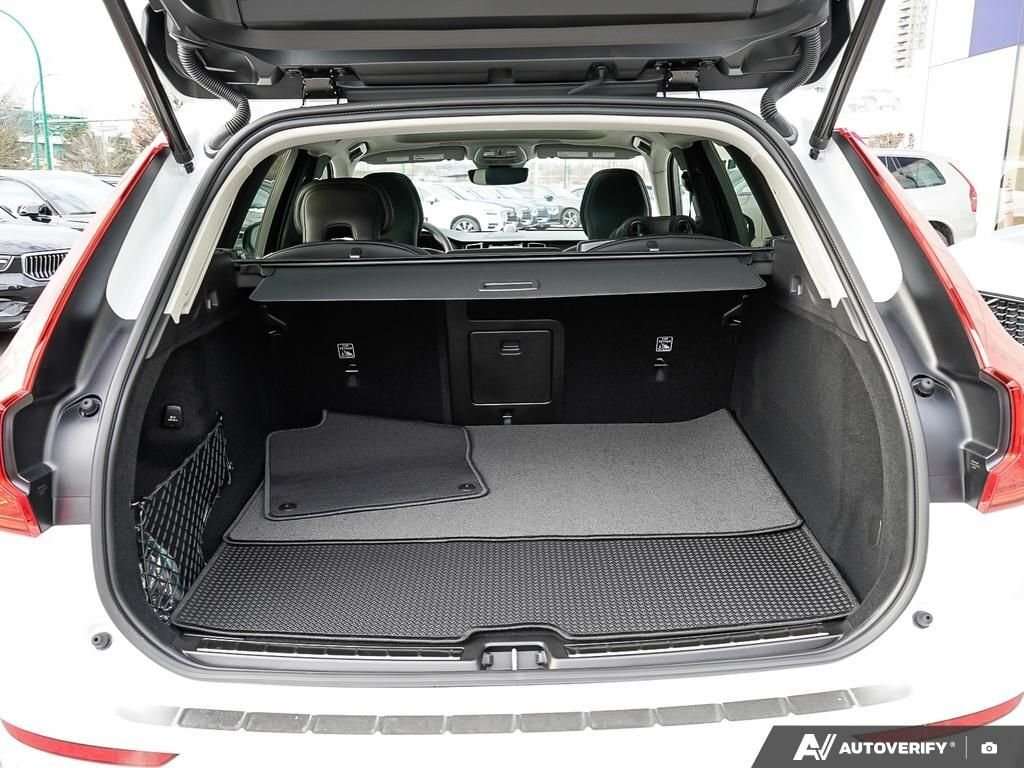 2025 Volvo XC60 Ultra DEMO Bowers & Wilkins Ultra Low Mileage thumb 9