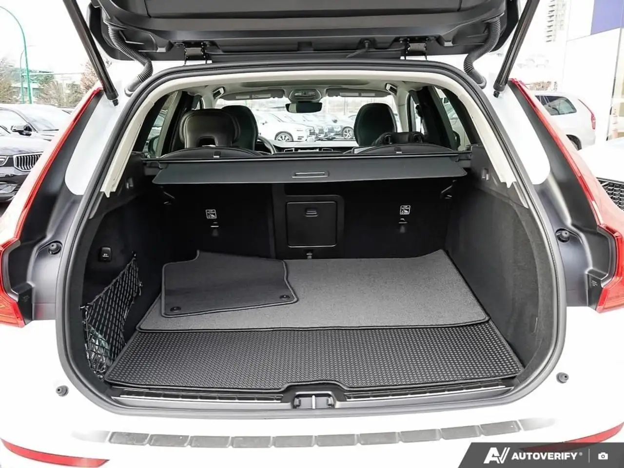 Volvo XC60 снимка Volvo XC60