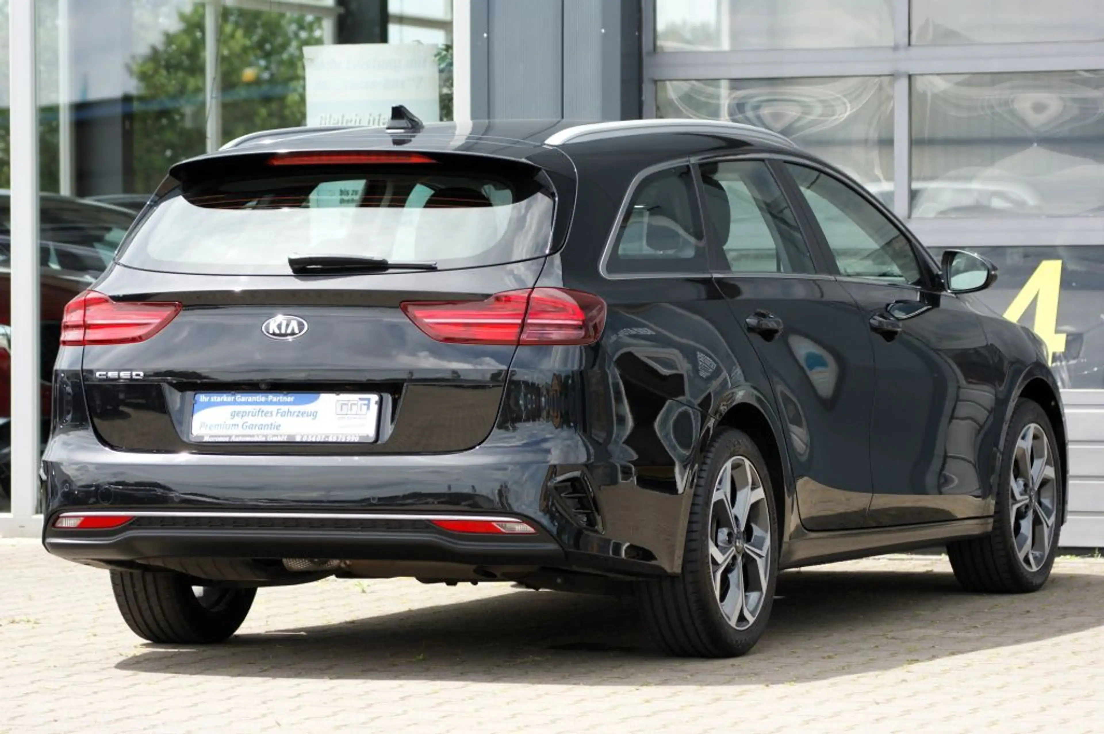 Kia Ceed / cee'd SW 1.6 CRDi DCT Spirit — photo 4