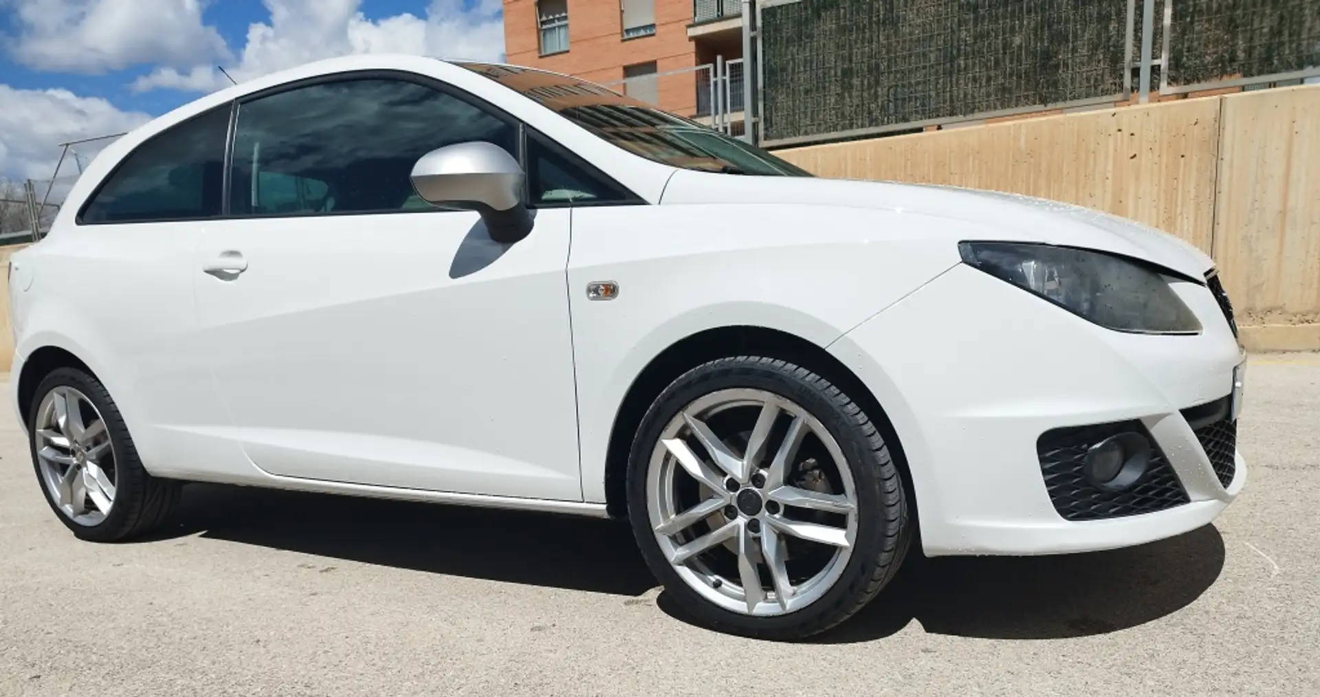 SEAT Ibiza SC 2.0TDI CR FR Blanco - 2