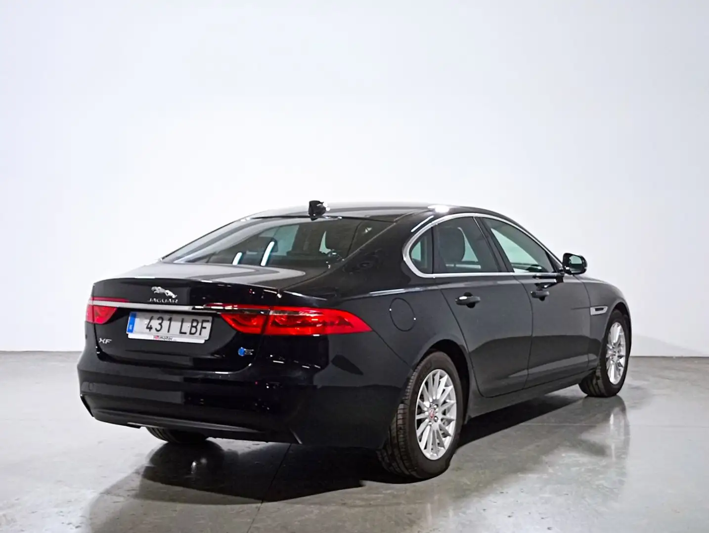 Jaguar XF Prestige Fekete - 2