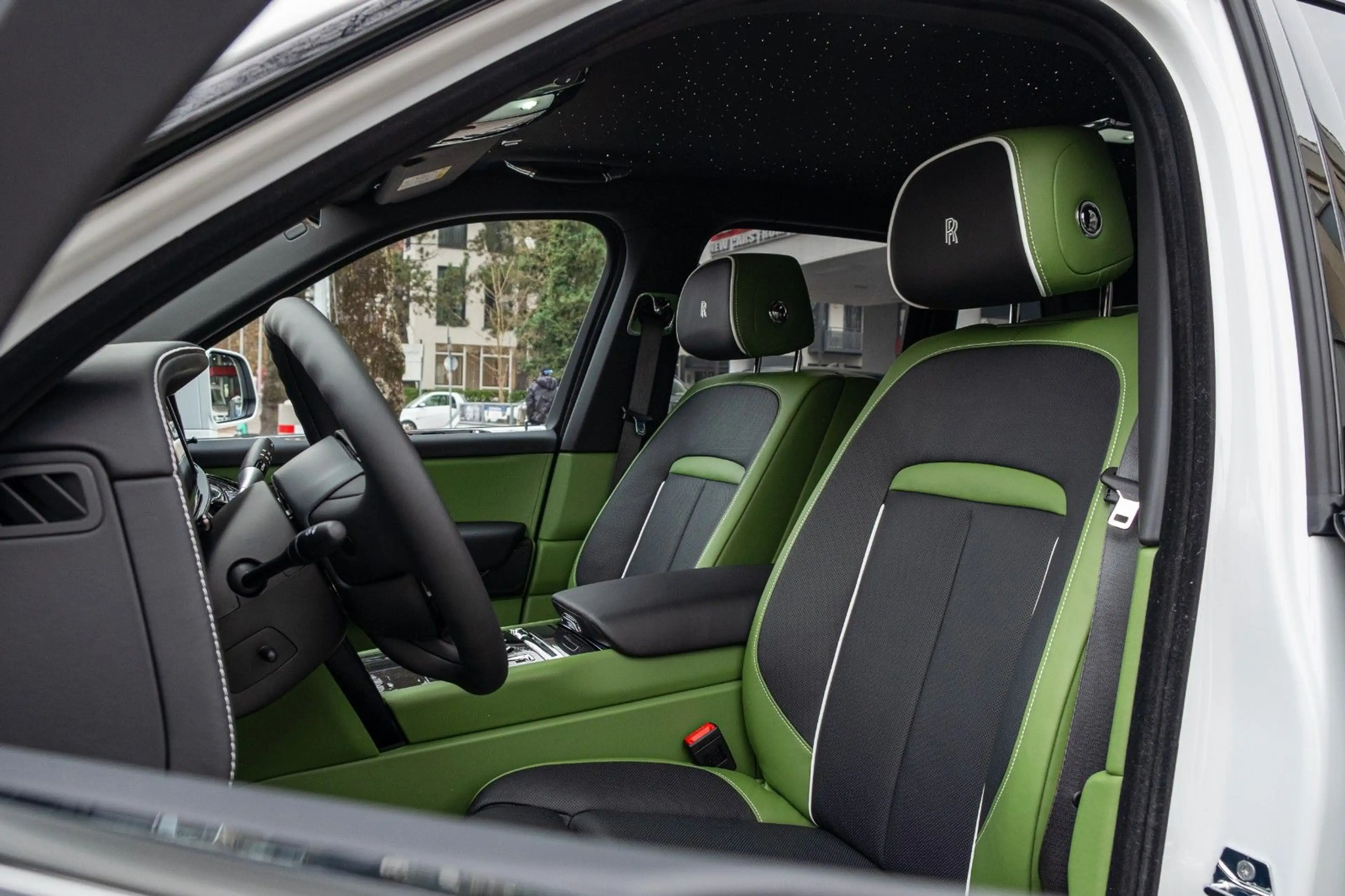 Rolls-Royce Cullinan II / FACELIFT / 4 SEATS / BLACK BADGE — photo 10