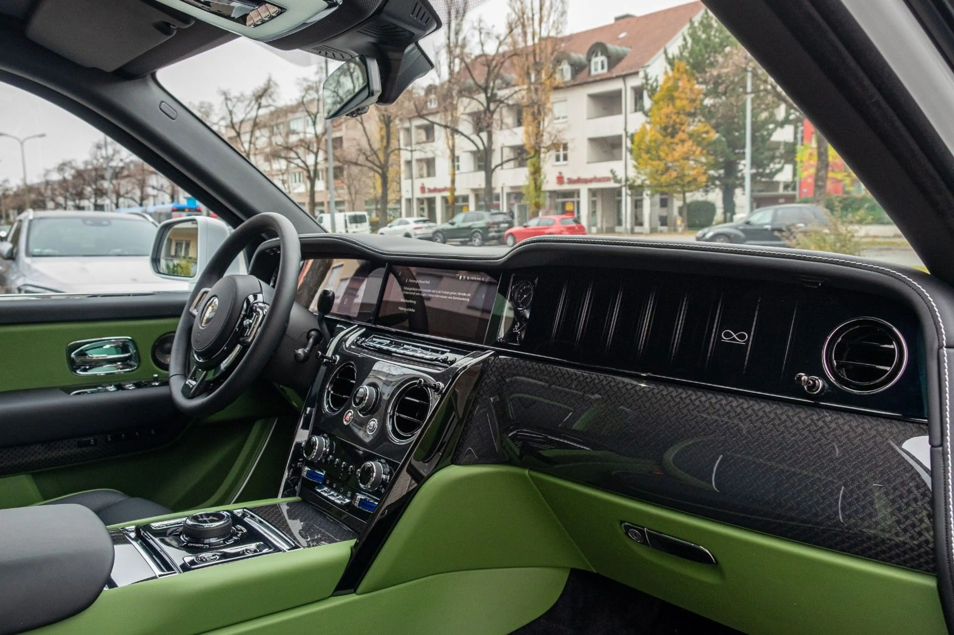 Rolls-Royce Cullinan II / FACELIFT / 4 SEATS / BLACK BADGE — photo 13