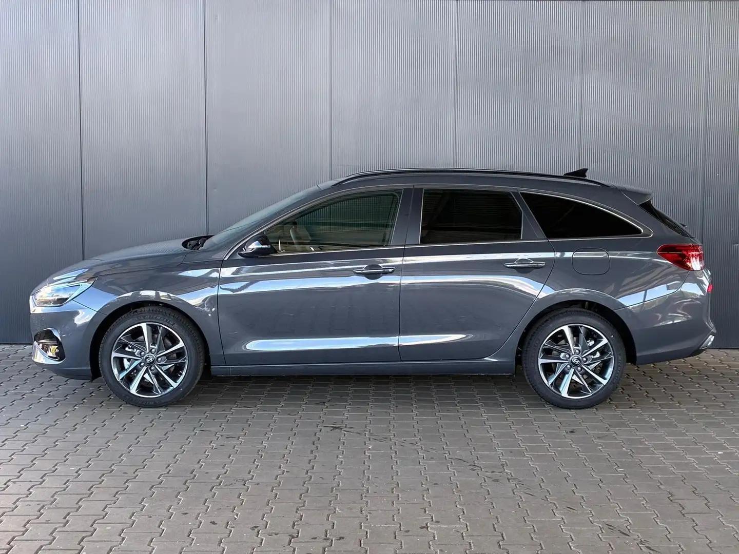 Hyundai i30 Kombi Comfort Plus 1.5 GDI / Keyless Totwinkela... Grau - 2