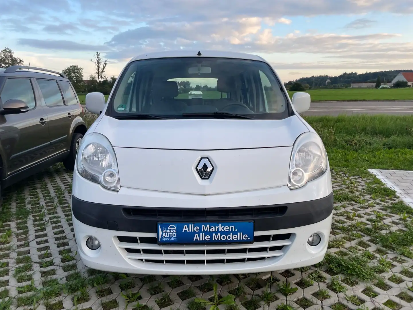 Renault Kangoo Happy Family, frisch TÜV, guter Zustand Weiß - 2