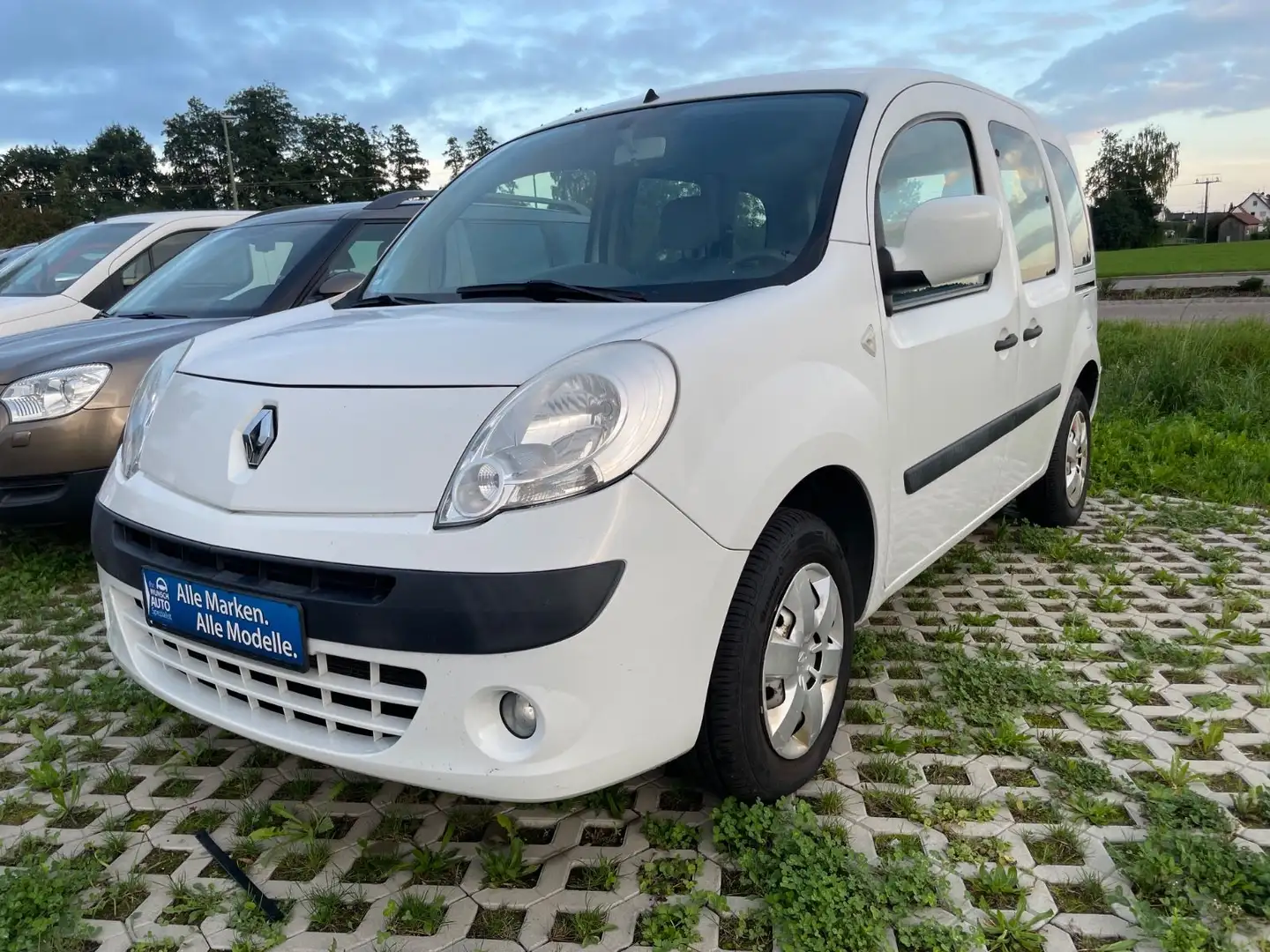 Renault Kangoo Happy Family, frisch TÜV, guter Zustand Weiß - 1