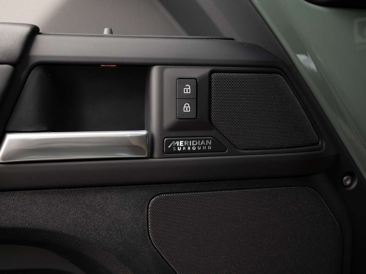 2026 Land Rover Defender 110 P400 TROPHY EDITION KESWICK thumb 14
