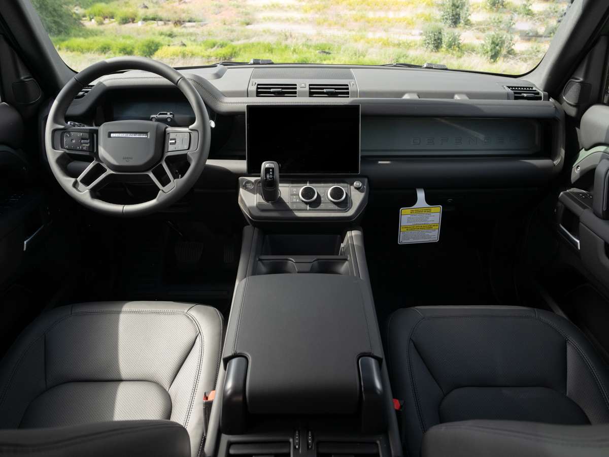 2026 Land Rover Defender 110 P400 TROPHY EDITION KESWICK alt 4