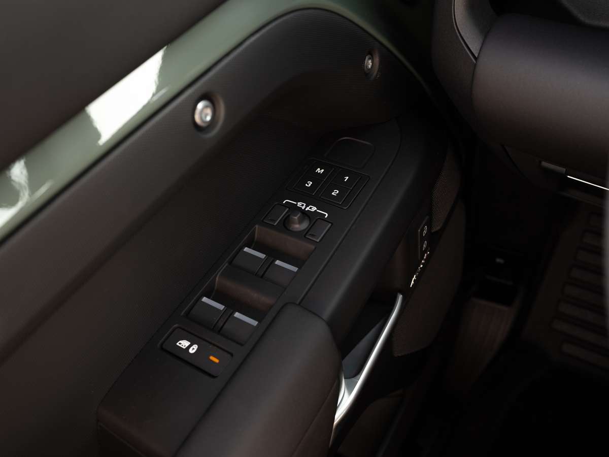 2026 Land Rover Defender 110 P400 TROPHY EDITION KESWICK thumb 13