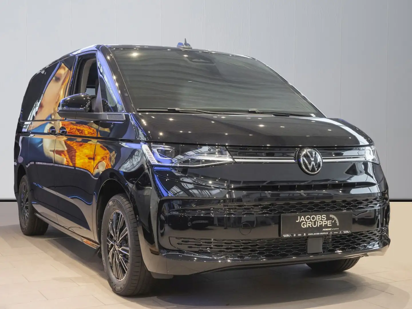 Volkswagen T7 Multivan Life 2,0 l 110 kW TDI SCR UPE 71.406,- incl. Überführung Schwarz - 2