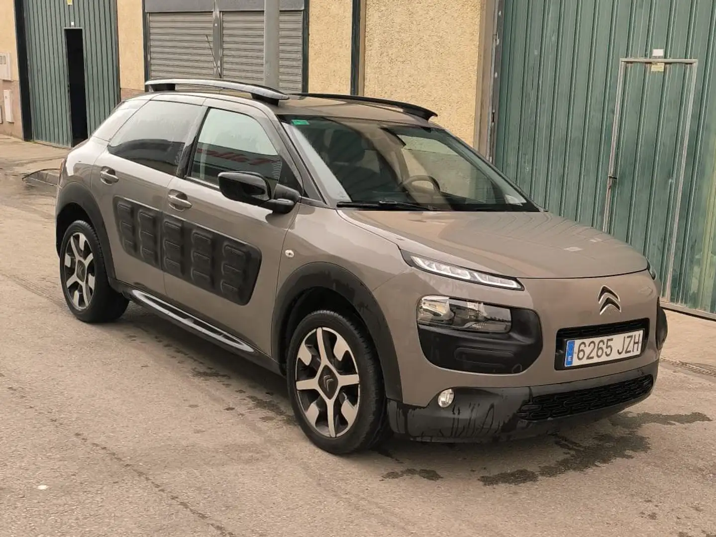 Citroen C4 Cactus 1.6 BlueHDi S Hnědá - 1