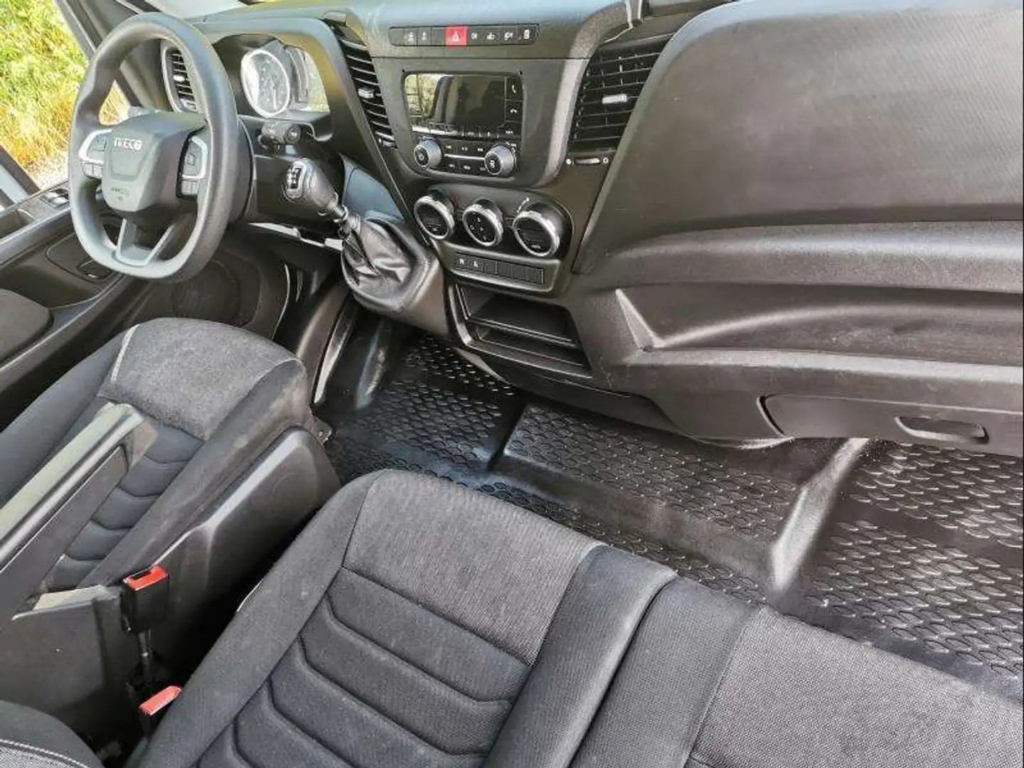 Iveco Daily 35S14 / L3H2 / Siège suspendu Blanc - 2