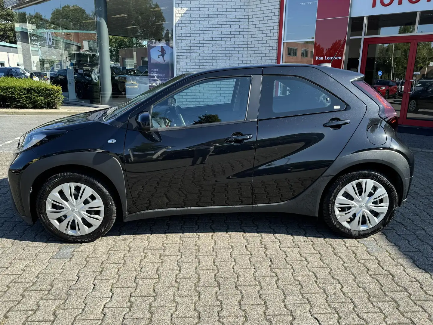 Toyota Aygo X PLAY ALL-SEASON CAMERA APPLE/ANDROID BLUETOOTH AIR Zwart - 2