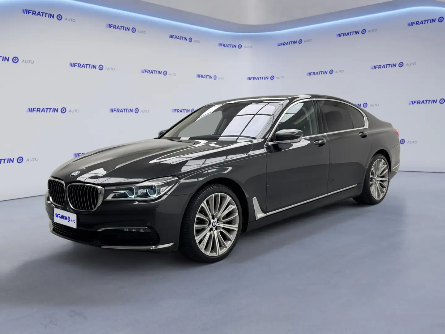 BMW 730 730d xDrive Šedá - 1