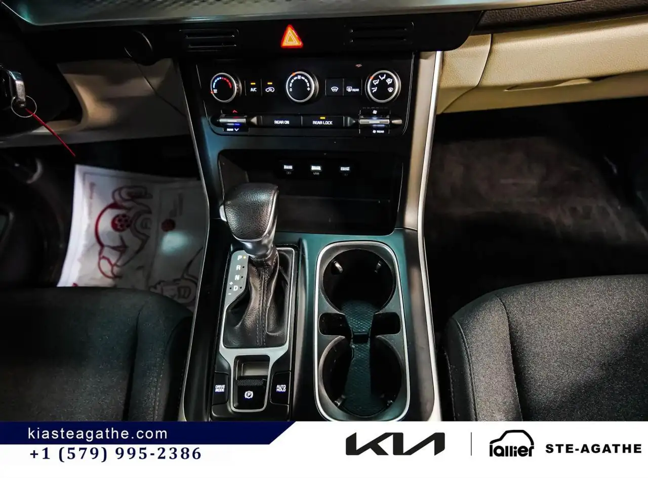 Kia Carnival снимка Kia Carnival