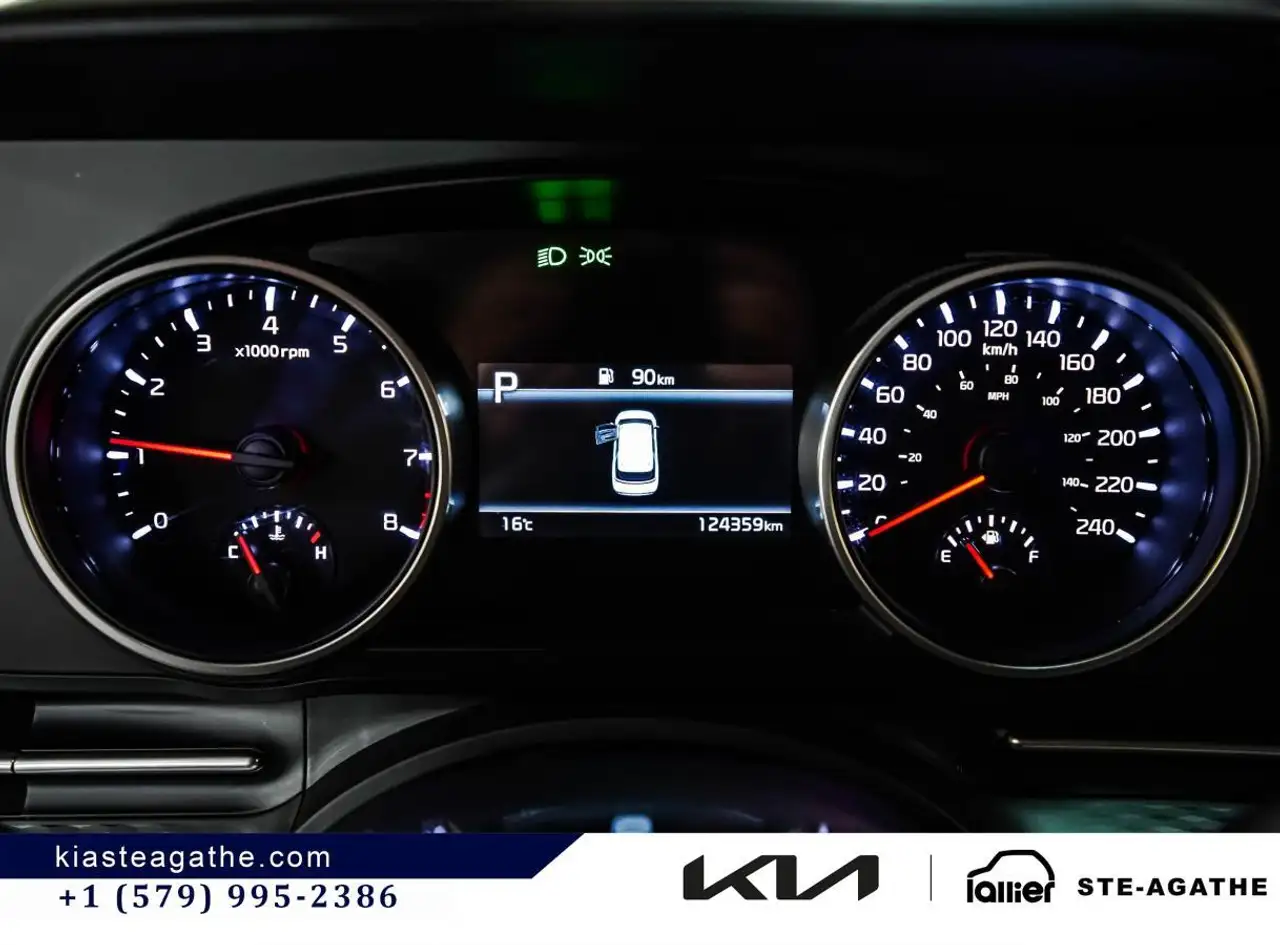 Kia Carnival снимка Kia Carnival