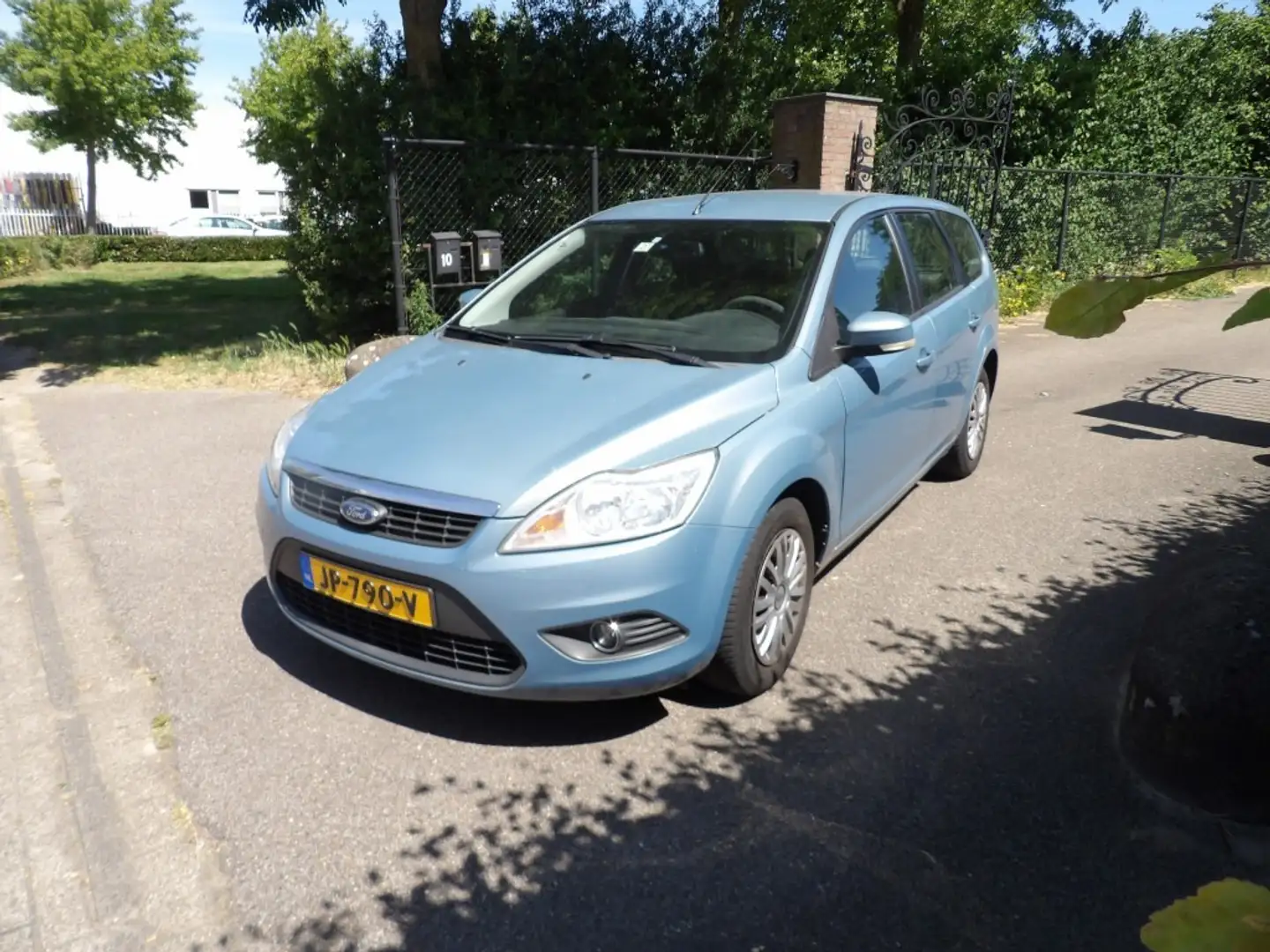 Ford Focus 1.6 wagon - airco - exportprijs! Grijs - 1