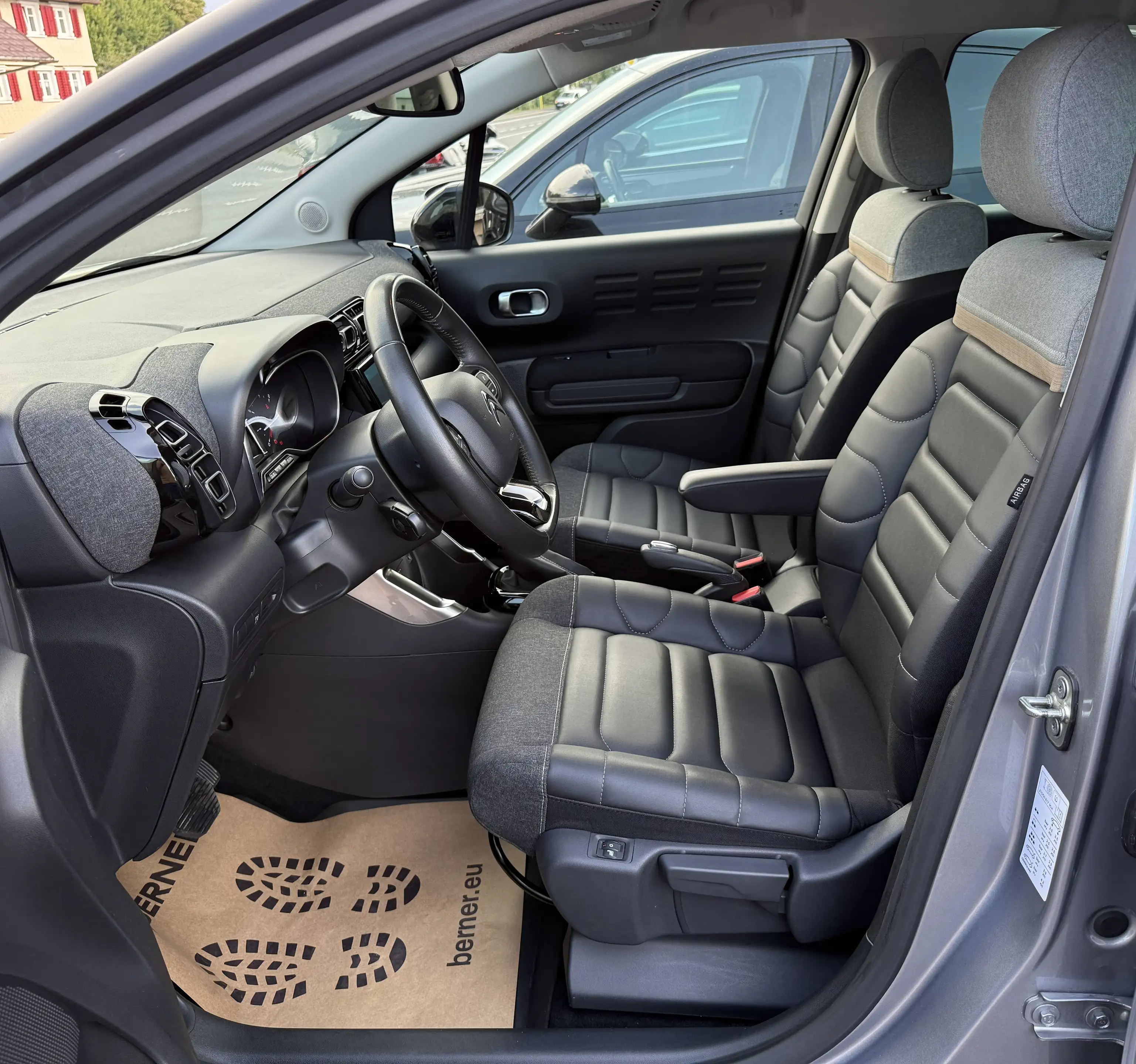 Citroen C3 Aircross Shine Pack Aut. *1.HAND* WENIG KM* KAMERA*NAVI*LED — photo 12