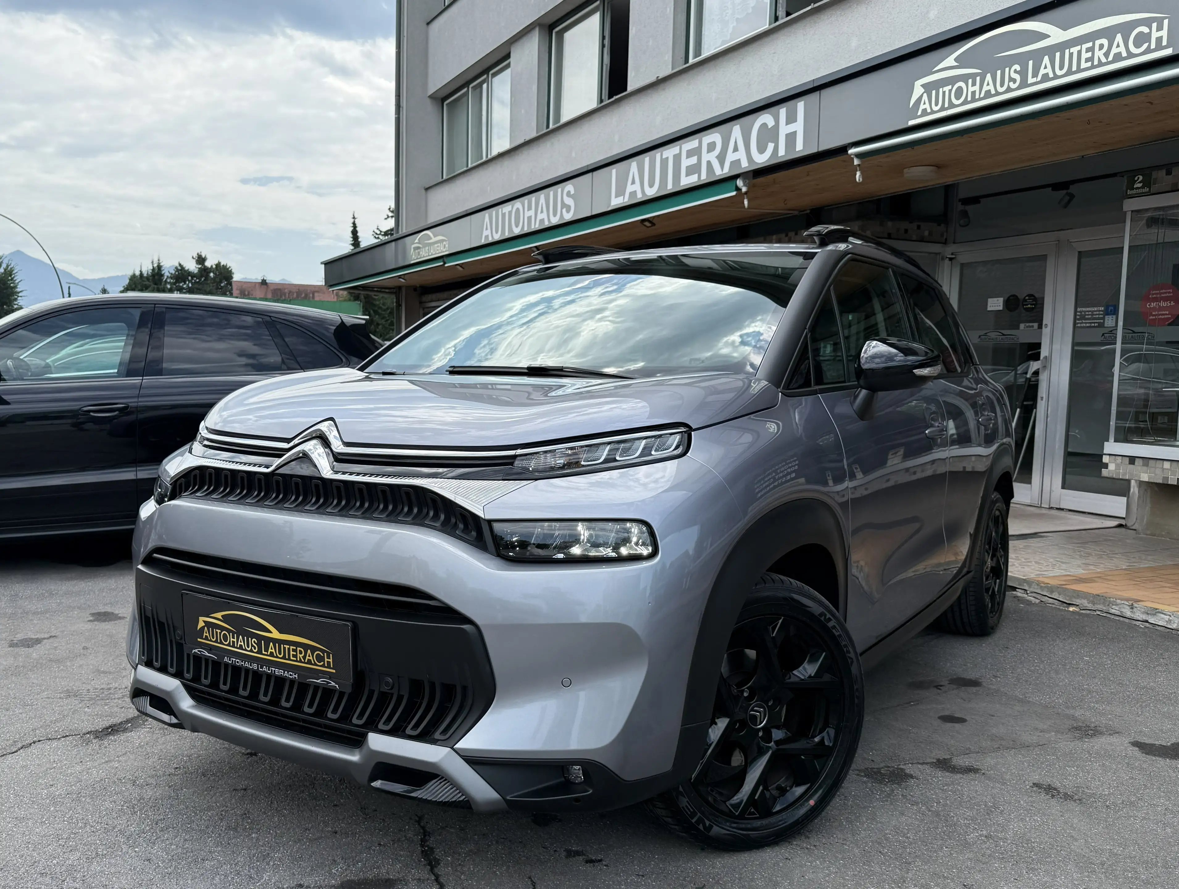 Citroen C3 Aircross Shine Pack Aut. *1.HAND* WENIG KM* KAMERA*NAVI*LED