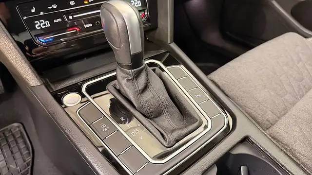 Volkswagen Passat view 23