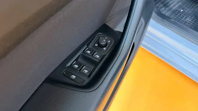 Volkswagen Passat view 9