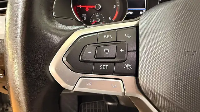 Volkswagen Passat view 17