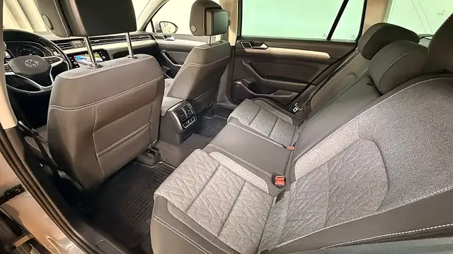 Volkswagen Passat view 29