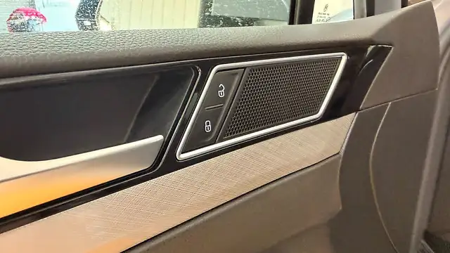 Volkswagen Passat view 10
