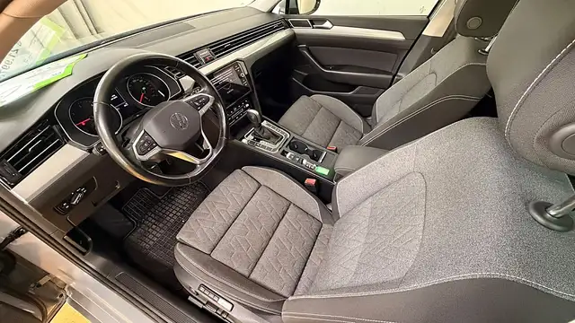 Volkswagen Passat view 13