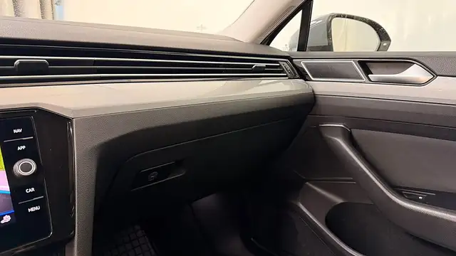 Volkswagen Passat view 25