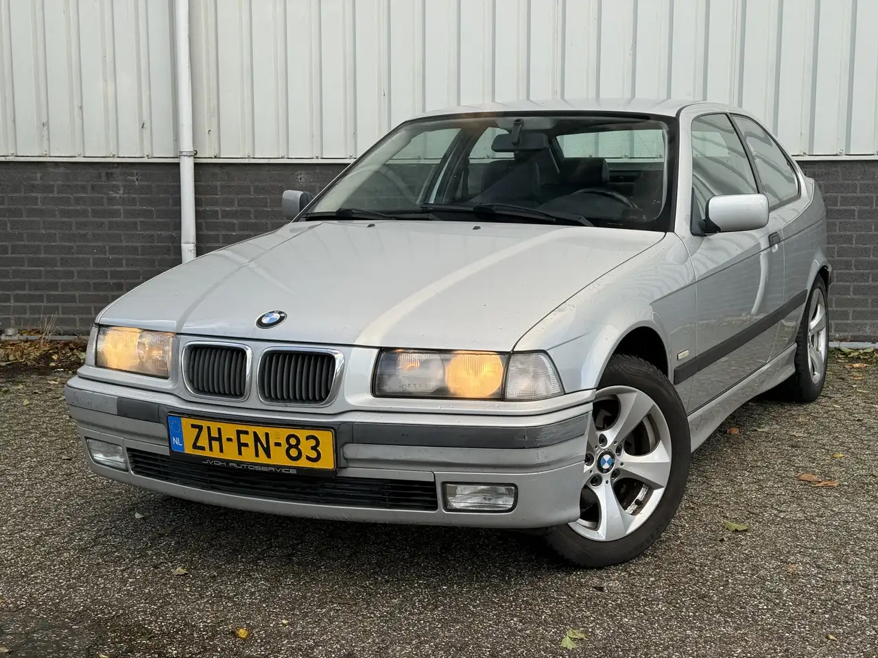 BMW 330