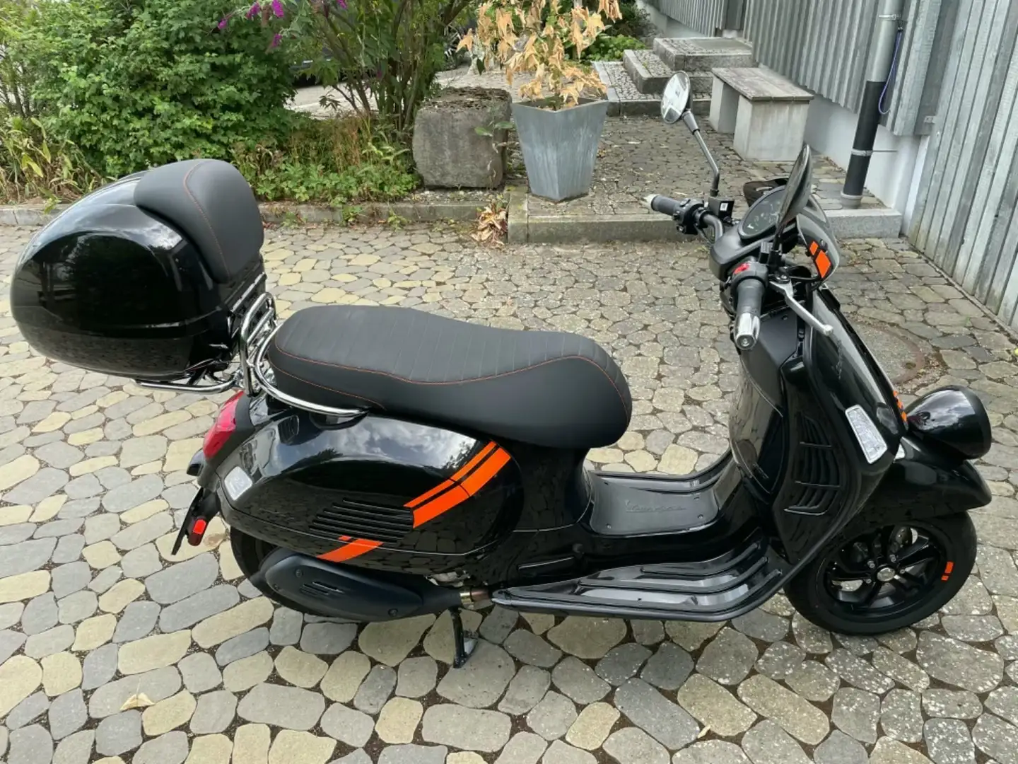 Vespa GTV 300 Negro - 1