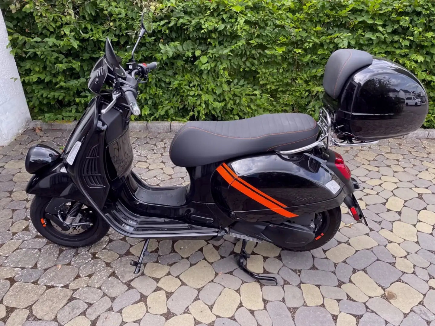 Vespa GTV 300 Negro - 2
