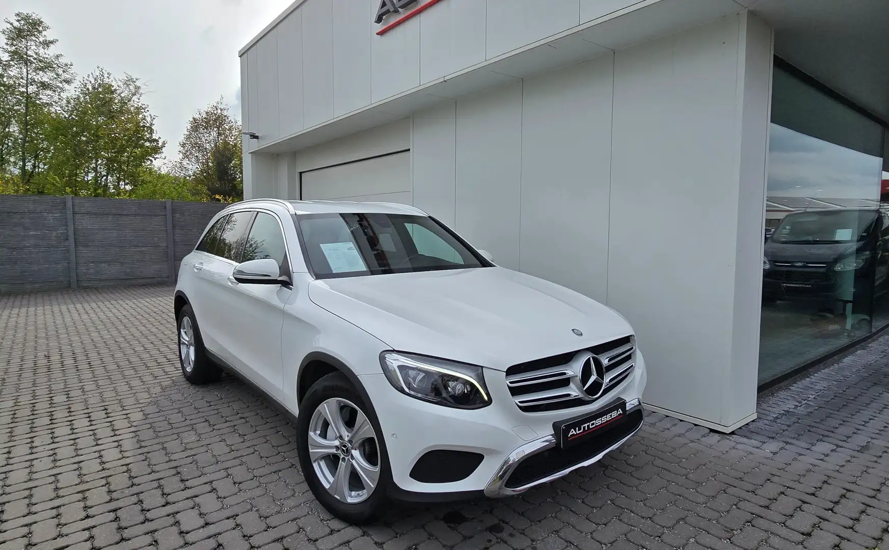 Mercedes-Benz GLC 250 4-Matic Launch Edition Wit - 2